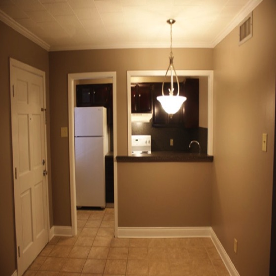 1300 1BR1BADS Dining.jpg